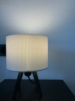 LUMINA Tripod – modernus stalo šviestuvas