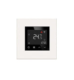 termostatas su wifi, su baltu plastiko rėmeliu