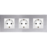Trivietis kištukinis lizdas su įžeminimu (baltas), su aliuminiu rėmeliu (sidabrinis)