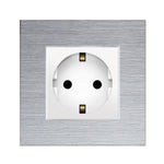 Vienvietis kištukinis lizdas su įžeminimu (baltas), su aliuminiu rėmeliu (sidabrinis)